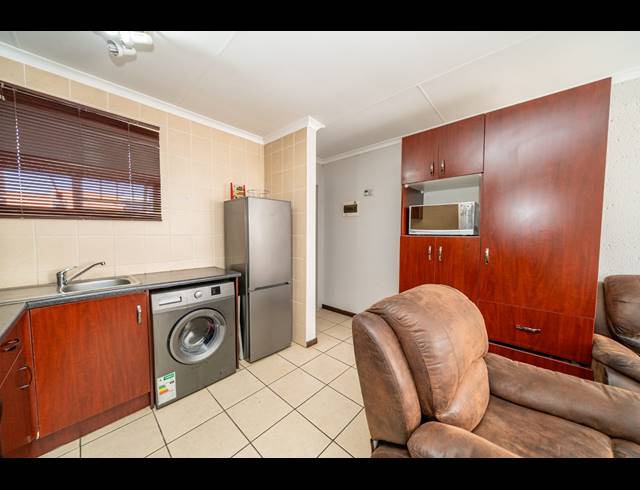 3 BEDROOM FREESTANDING FOR SALE IN HELDERWYK